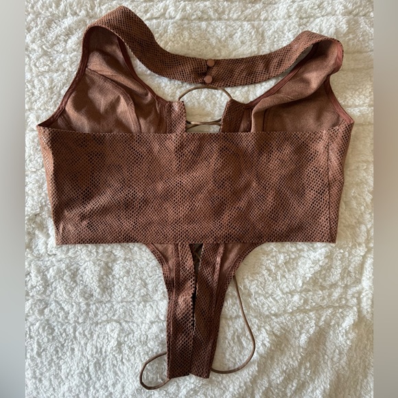 pretty little thing halter crop top! - Picture 2 of 3